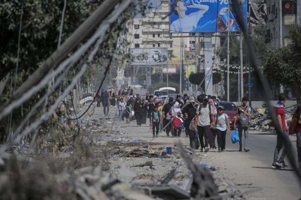 Thousands of Palestinians fled to the Gaza Strip's south ahead of an expected Israeli invasion.